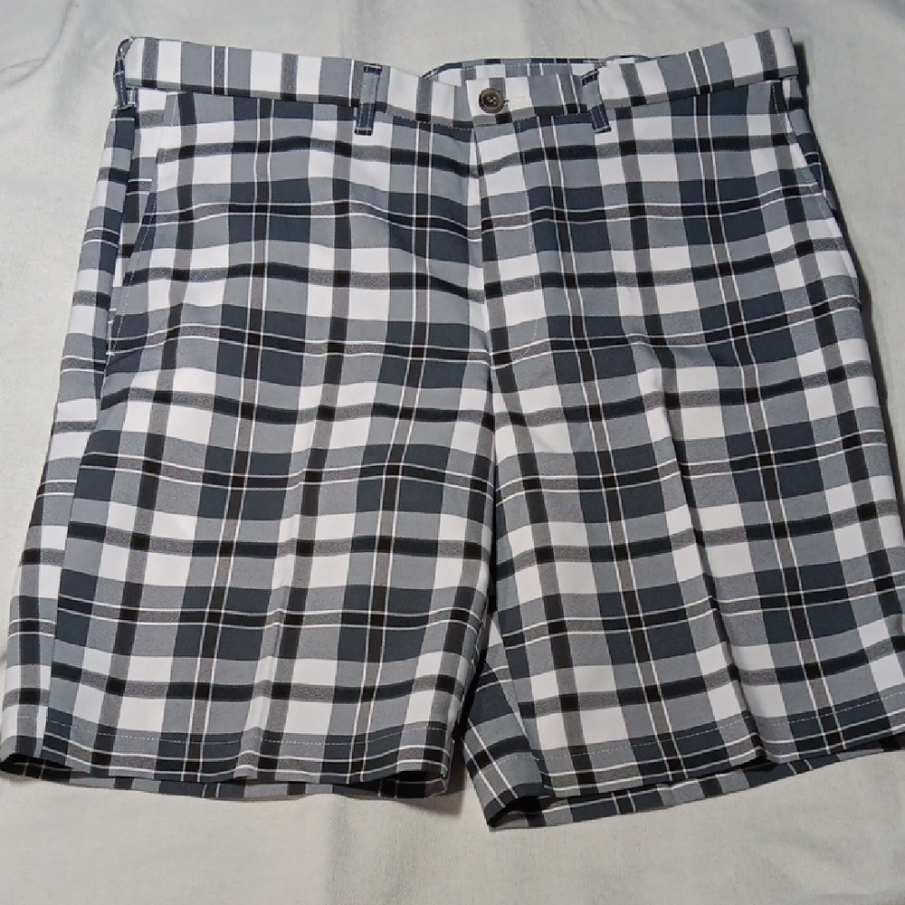 Haggar Classic Black and White Plaid Flat Front Pockets Men's Shorts Size 38